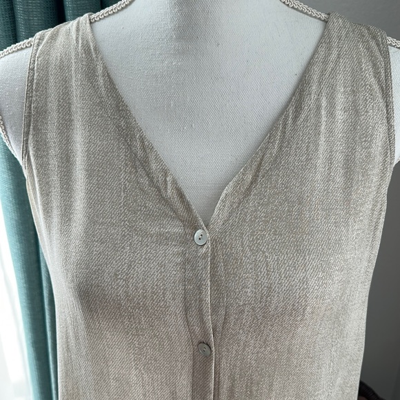 Eileen Fisher 100% silk Top Women XS Sleeveless Blouse Pearl Button Cream/white - Picture 7 of 8